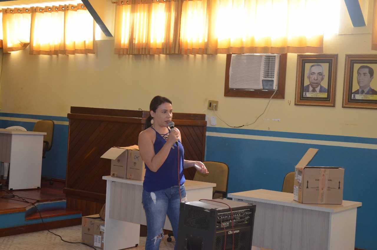 Secretaria de Saúde de Camacã faz entrega de 70 Tabletes para Agentes Comunitários